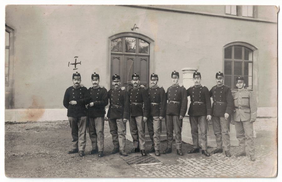 Cartoline postali: Soldatengruppe vor Kaserne, um 1920 – Usato da Frauenfeld venduto da POML