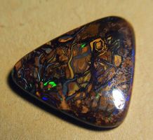 TOP-Koroit-Opal mit viel Funken,, Farben & Zeichnungen!
