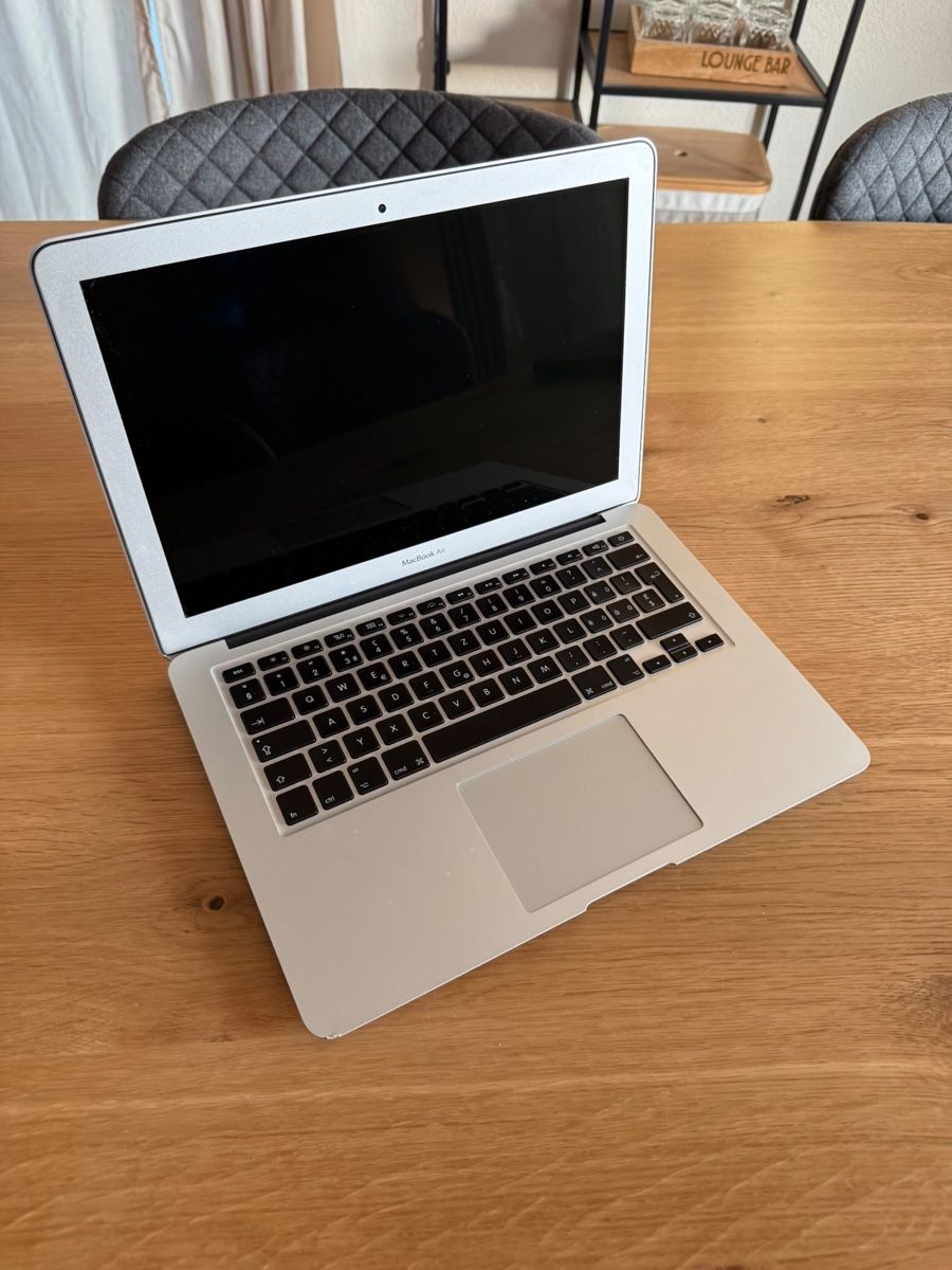 Apple PC: MacBook Air 13", 2015, Intel Core i5, 8 Go RAM, 121 Go SSD – Usato da Porrentruy venduto da Margaux1997 1