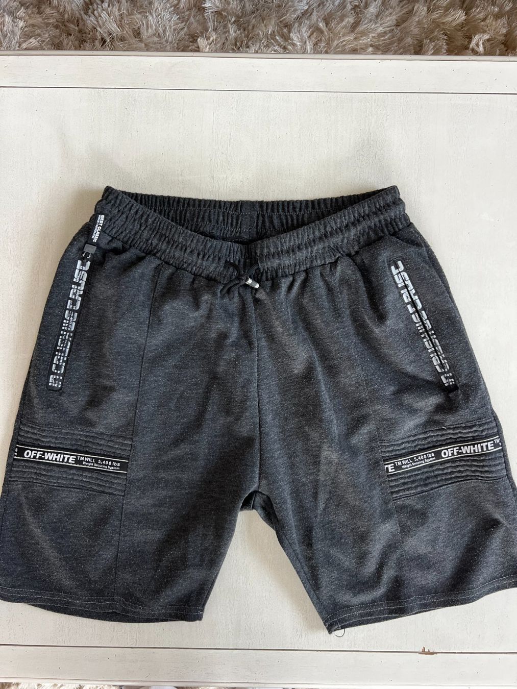 Off-White Pantaloni: Jungen Shorts, Grau, Grösse L – Usato da Rüschlikon venduto da 21moje 1