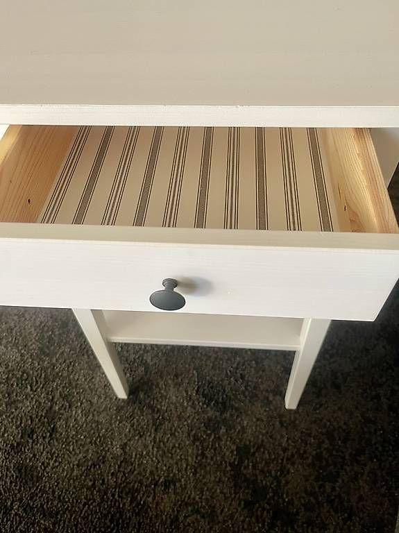 Ikea Tables de nuit: Hemnes Nachttisch von IKEA – D'occasion à Münsingen par martinschmid84 2