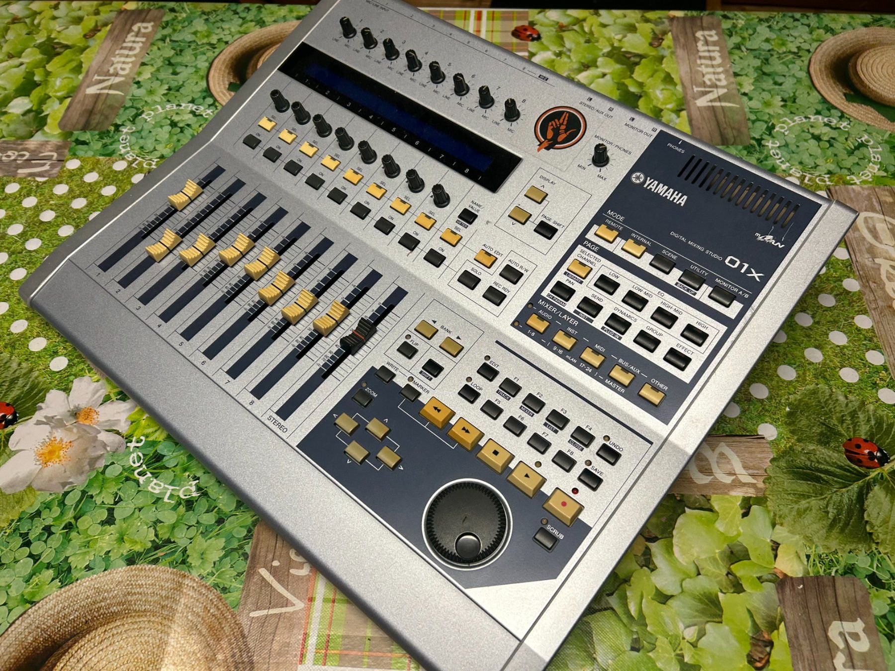 Yamaha Console di mixaggio: Yamaha Digital Studio Mixer  01 X – Usato da Embrach venduto da dau_x9h7