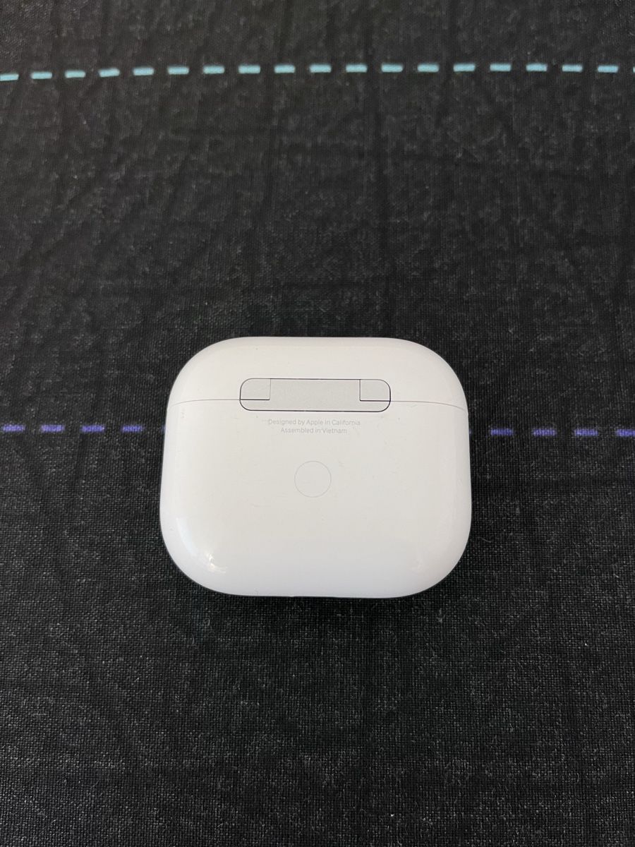Apple Ladegerät: AirPods 3 Ladecase A2897 – Gebraucht aus Ballwil von lucky_wildiron 1