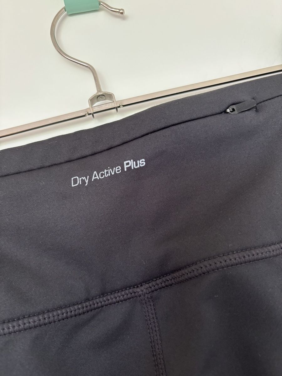 Pantaloni: Sporthosen Damen schwarz Grösse M  – Usato da Jona venduto da ardnas04 2