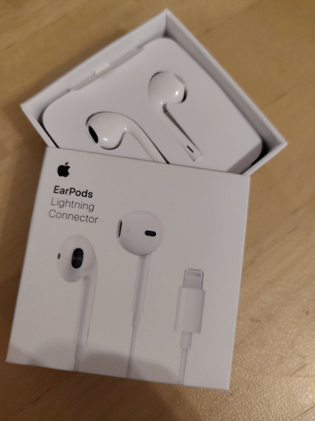 Apple Cuffie: Apple EarPods mit Lightning Anschluss – Usato da St.Gallen venduto da Enka_Var 4