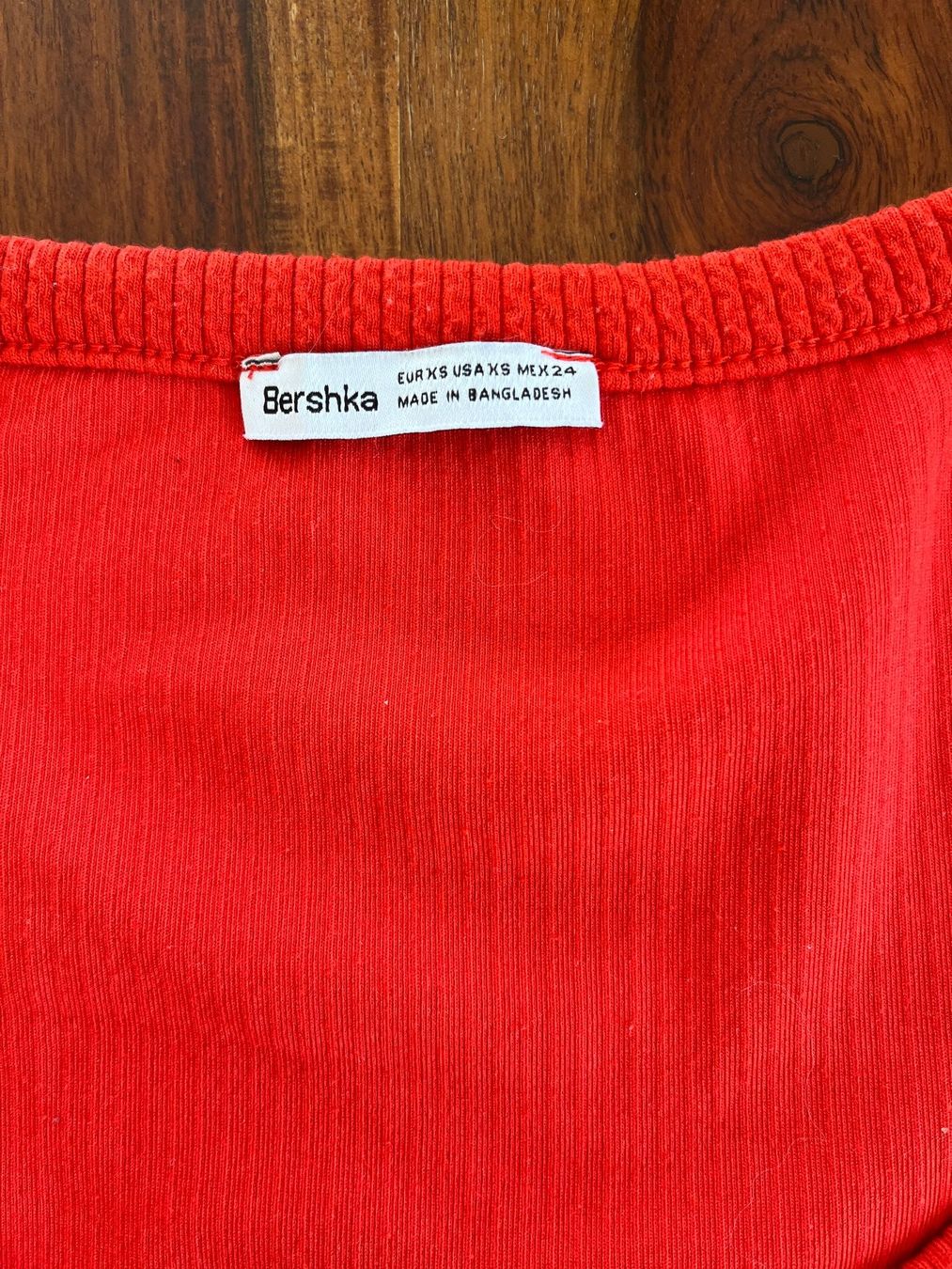 Bershka Top: Pull à manches longues rouge Bershka – Usato da Cossonay-Ville venduto da 021epi70 1