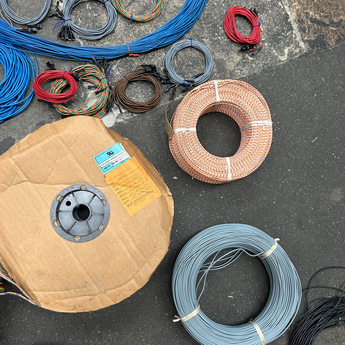 Cavi: ca. 25kg einadrige Kabel / Aderleitungen / Schaltdrähte – Nuovo (secondo la descrizione) da Untersiggenthal venduto da sinamoll 5