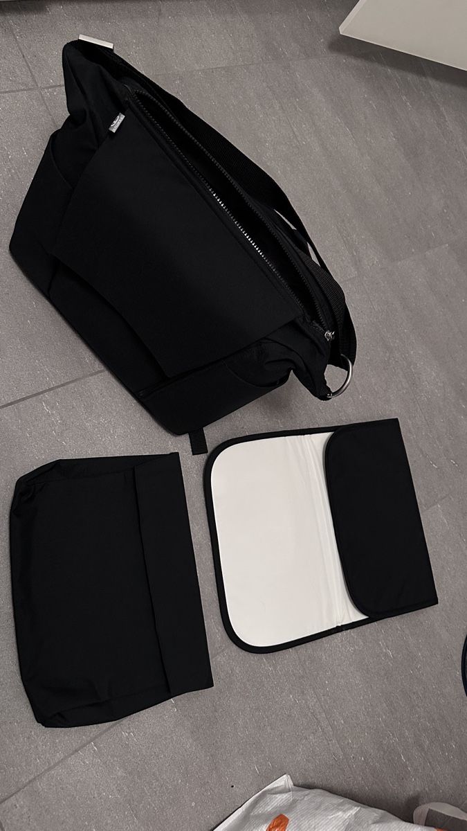 Stokke Borse: Stokke Wickeltasche/Rucksack schwarz – Nuovo (secondo la descrizione) da Pfungen venduto da nik_9wv9