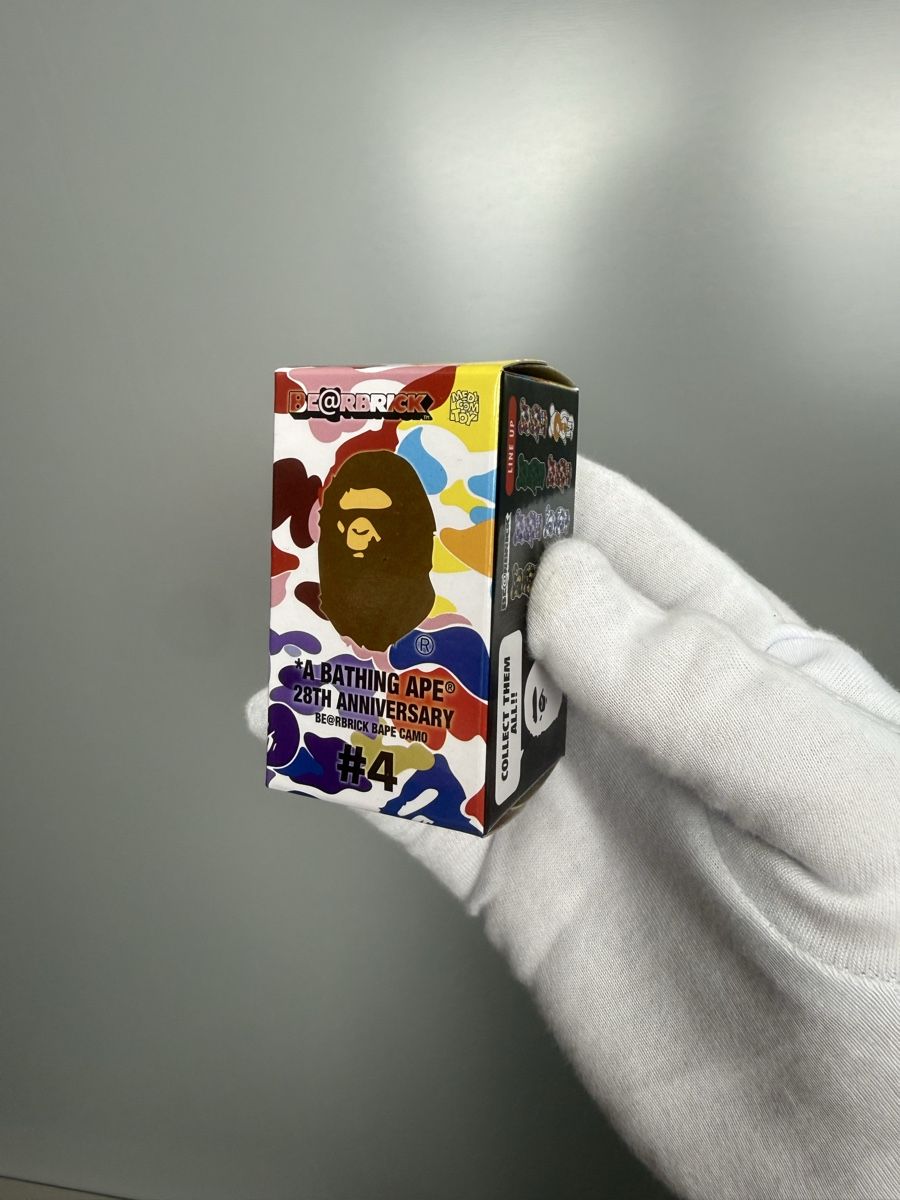 Giocattoli: Bearbrick x Bape 28th anniversary – Usato da Lausanne venduto da Unehistoiredesapes