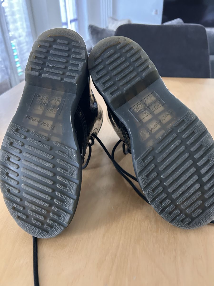 Dr. Martens Scarpe da donna: Dr Martens noir laqué  – Nuovo (secondo la descrizione) da Fontaines NE venduto da Nolwenn 1