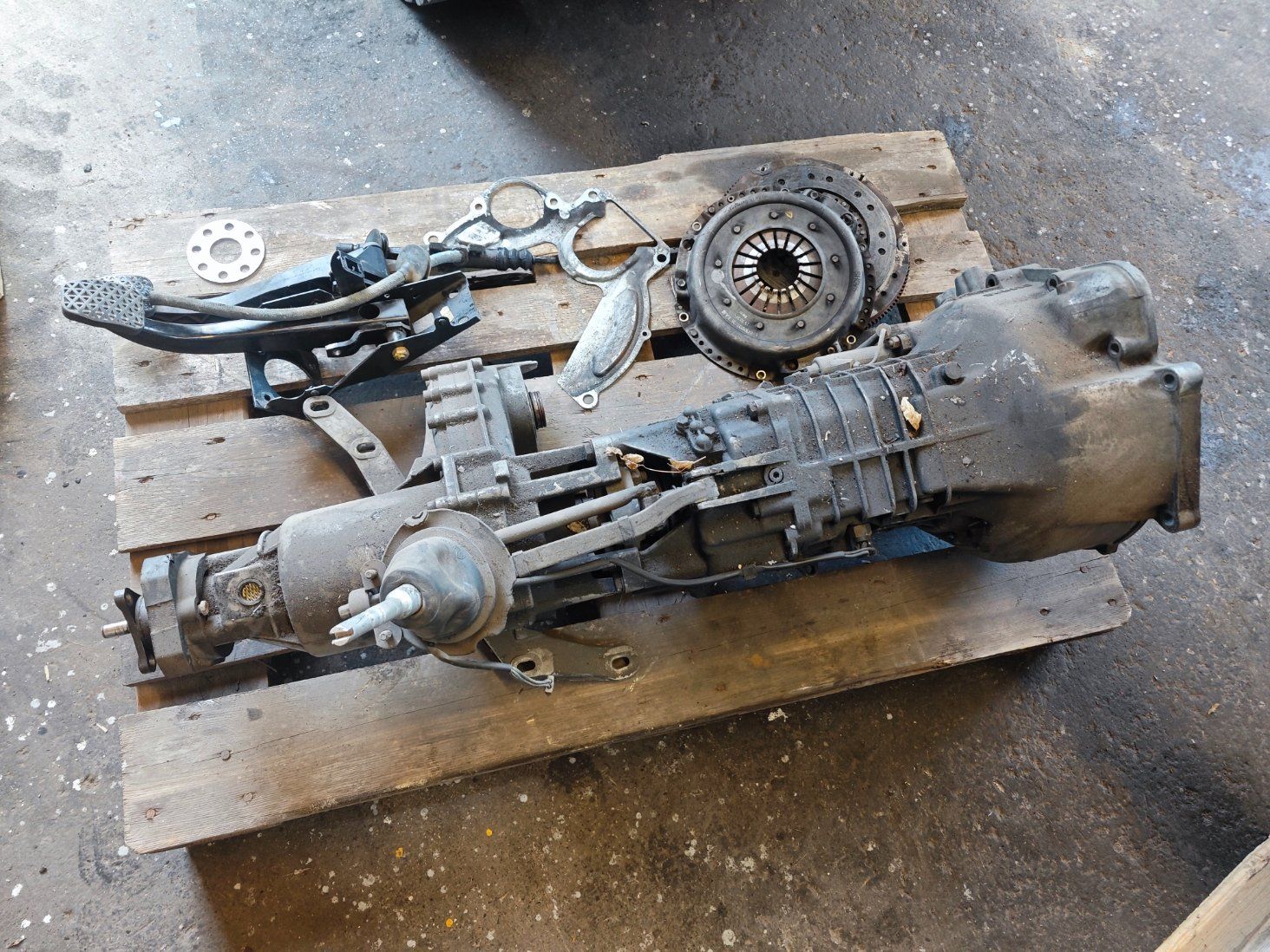BMW Toutes les pièces auto: BMW e30 325ix Schaltgetriebe, Umbausatz – D'occasion à Dussnang par hans5100 1