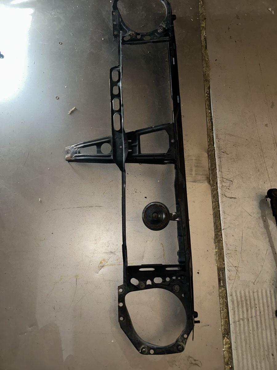 Volkswagen Alle Autoersatzteile: Golf2 G60 Frontmaske – Gebraucht aus Gampelen von ste_r6hj