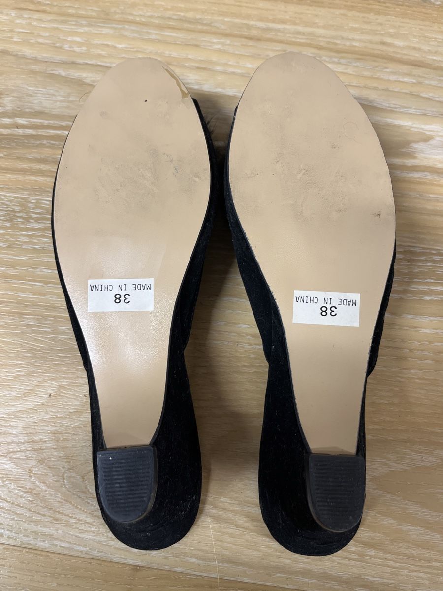 Scarpe da donna: Schwarze Samt Pantoffeln Gr. 38 Absatz Pelzoptik – Nuovo (secondo la descrizione) da Baltschieder venduto da mali2003 3