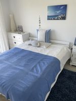 240/140. Blaue decke