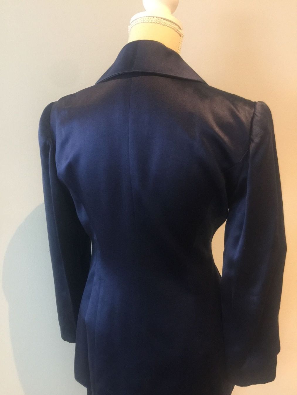 Lanvin Completi & Tailleur: Tailleur Lanvin en soie bleue taille 38 – Usato da Lausanne venduto da Flo1006 4