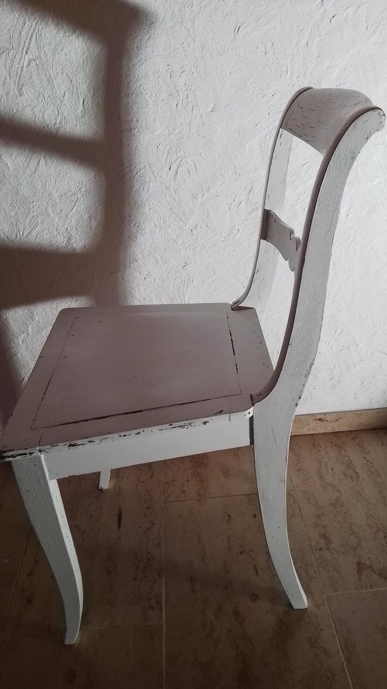 Sedie: Antiker weisser Stuhl – Usato da Wädenswil venduto da Gugugs1 1