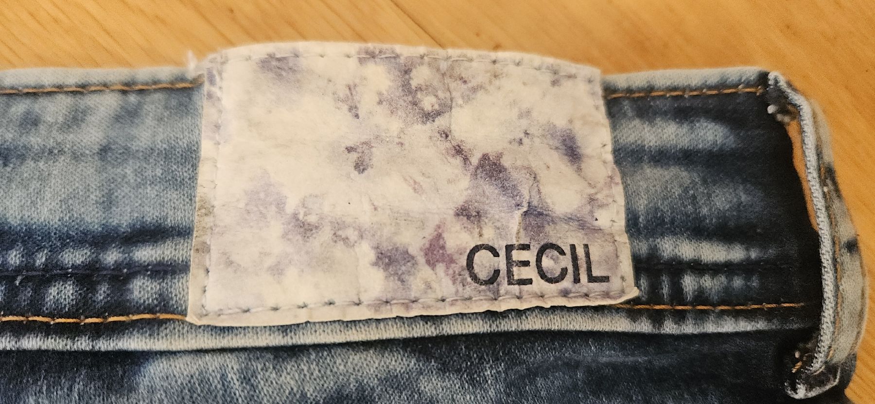 Cecil Jeans: Capri Jeans von Cecile 34/36 – Usato da Mauensee venduto da Padai 2