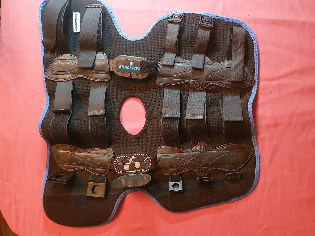 Schutz & Schoner: Kneeorthese/ Knieschiene – Gebraucht aus calpiogna von liesbeth12