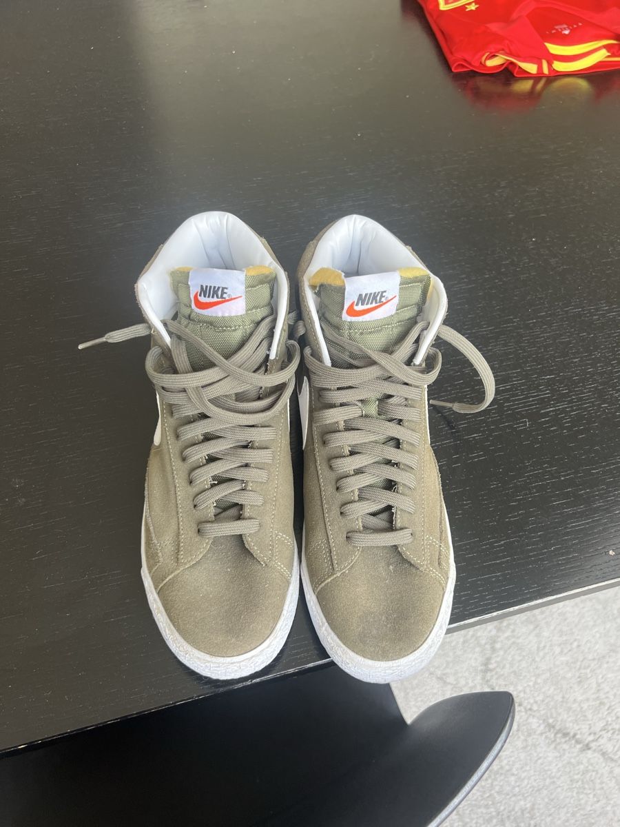 Nike Chaussures hommes: Nike Blazer olivgrün 42.5 – Neuf (Voir description) à Basel par jul_dfc7 2