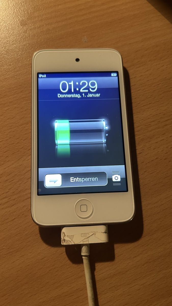 Apple Lettore multimediale portatile: Apple iPod Touch 4. Gen 32GB Weiss – Usato da Bülach venduto da wil_z8tf