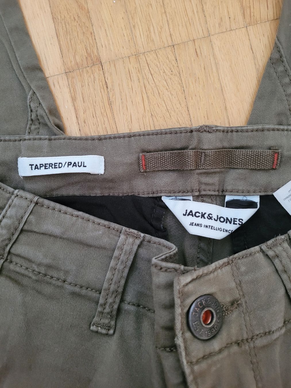 Pantaloni: Pantalon cargo Jack & Jones, taille 27/32 – Usato da Villars-sur-Glâne venduto da m66_dch5 2