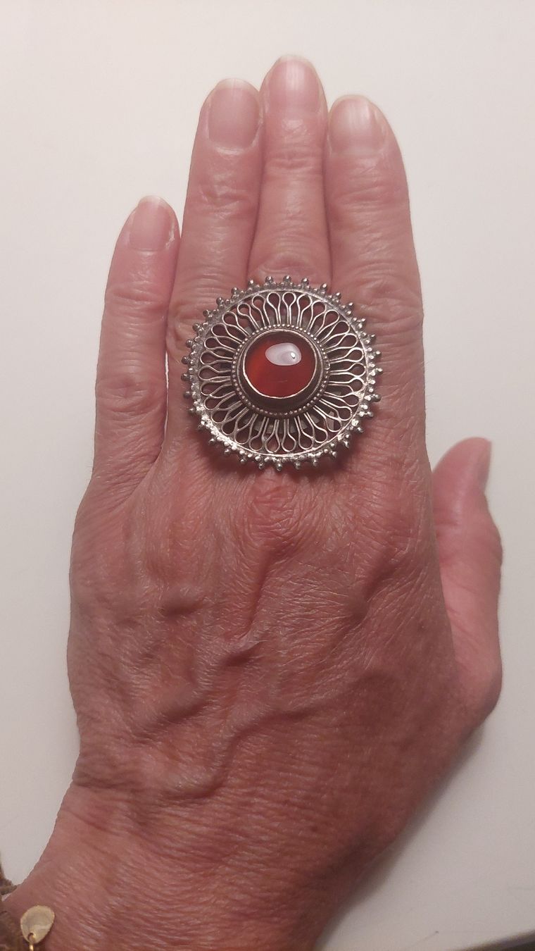Anelli: Auffälliger Fingerring mit rötlichem Stein – Usato da Zürich venduto da nin_8tfv 2