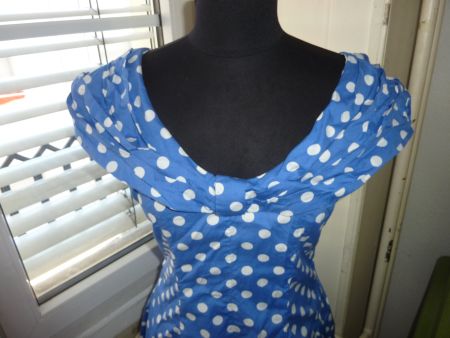 robe bleu à pois taille M marque POP ENGLAND d'été femme