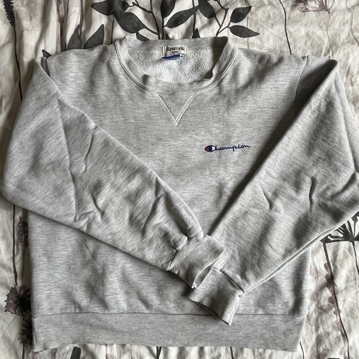 Champion Maglioni & Felpe: grey crewneck sweatshirt – Usato da Luzern venduto da janine_l 1
