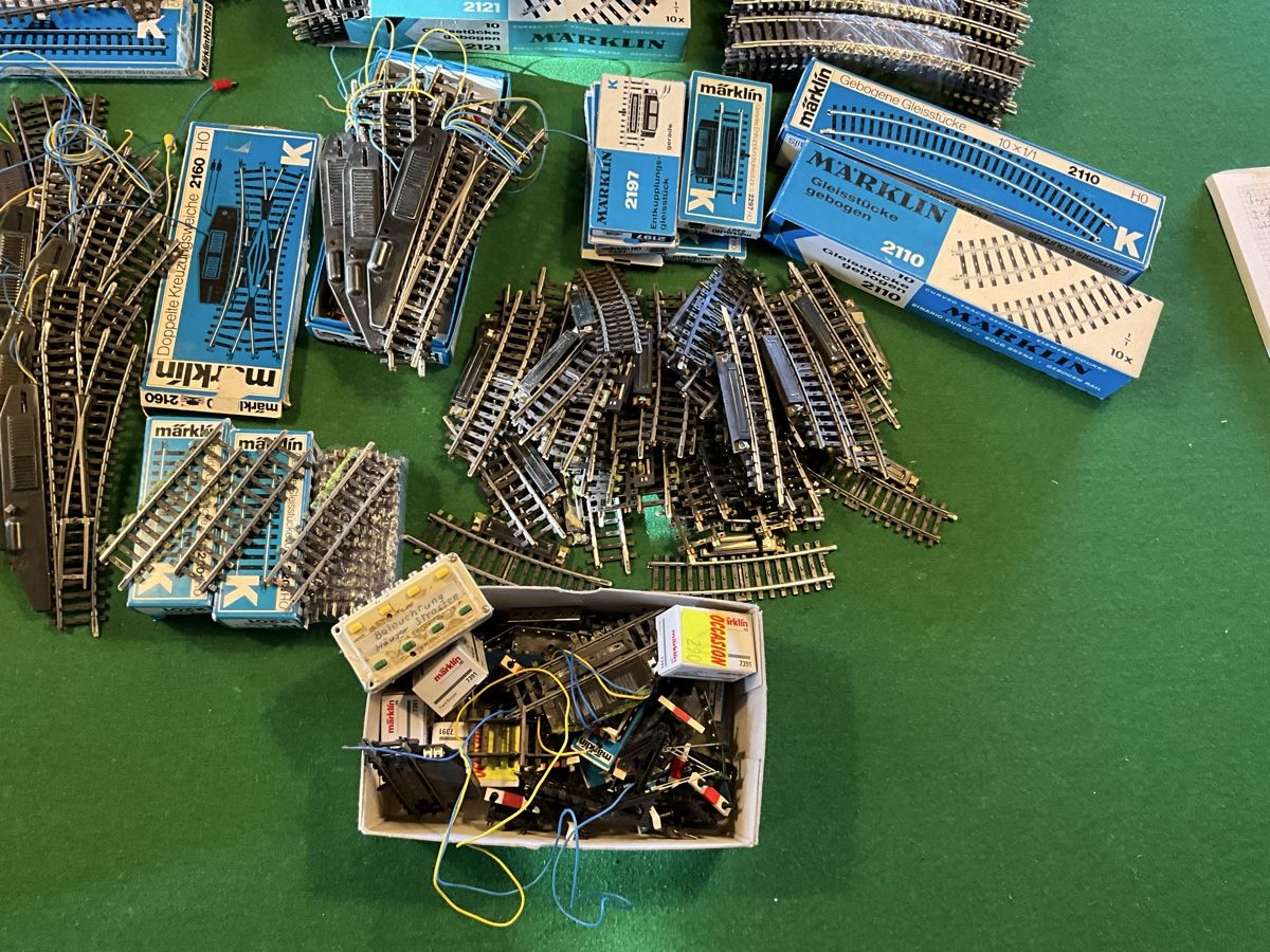 Märklin Modellini di ferrovie: Märklin HO K- Gleise grosse Sammlung! – Usato da Reichenbach i. K. venduto da Muus4 4