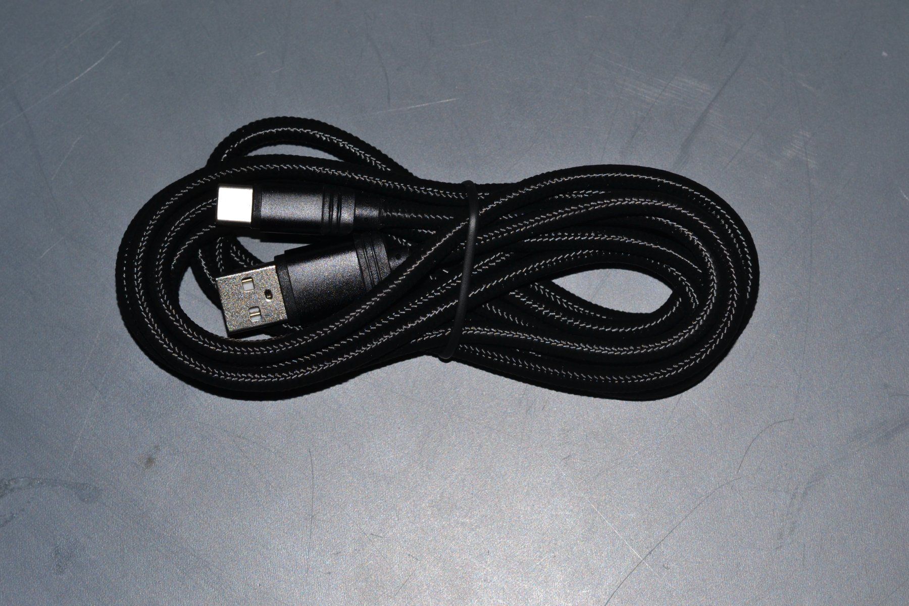 Cavi: Ladekabel/Datenkabel, 2m, USB-A zu USB-C – Nuovo e nell'imballaggio originale da Edlibach venduto da frizliana