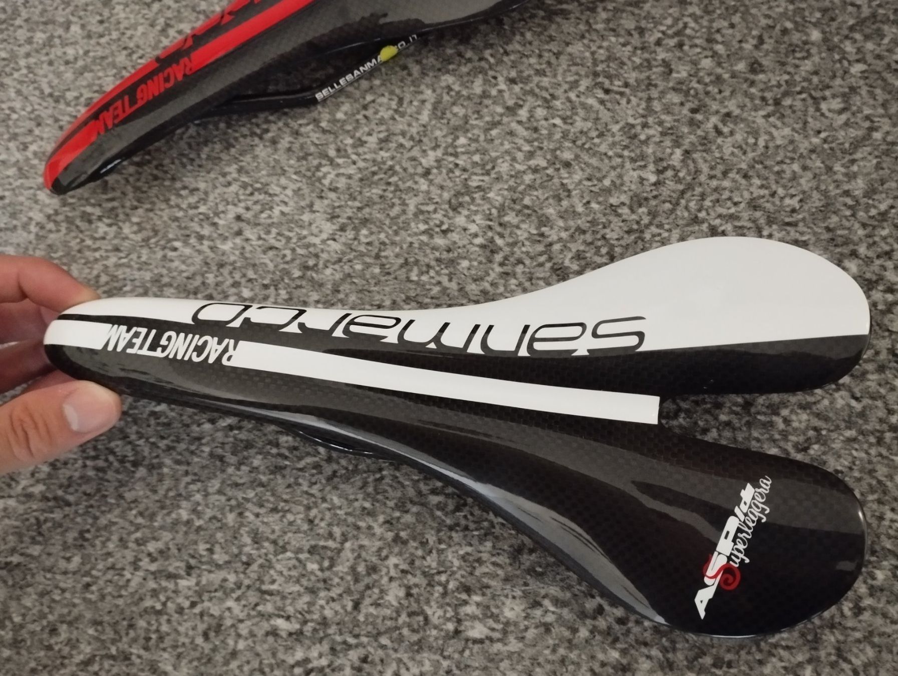 Pezzi di ricambio: 📦 Selle full carbone blanche/noire – Nuovo e nell'imballaggio originale da MONTHEY venduto da Tibobo