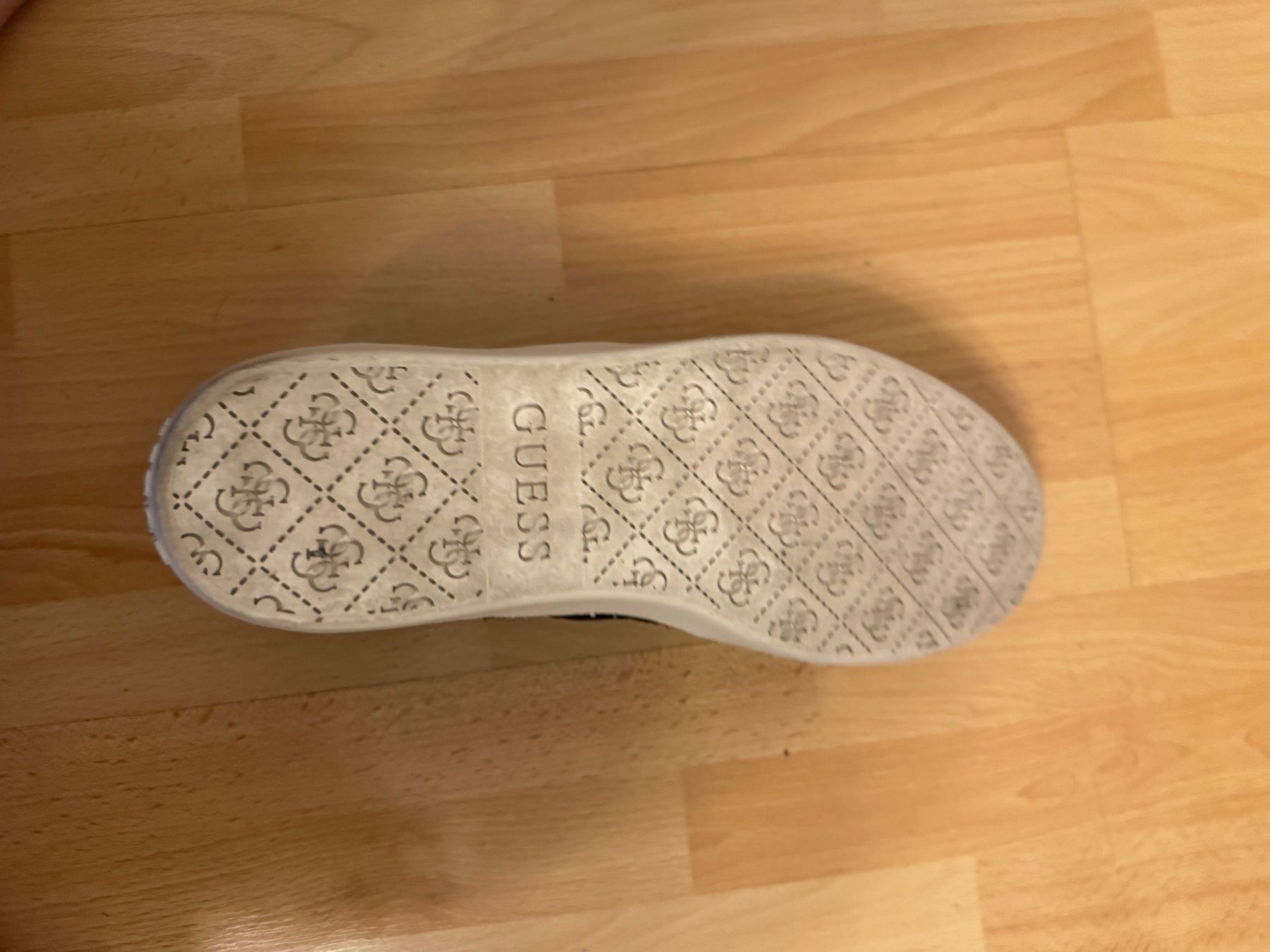 Scarpe da uomo: Guess Schuhe Schwarz Grösse 43 – Usato da Zug venduto da cas_ymt5 3
