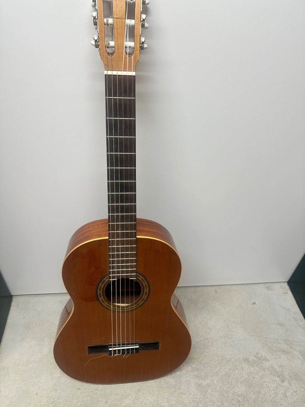 Strumenti musicali: Gitarre Raimundo 105 – Usato da Zürich venduto da Flokke33