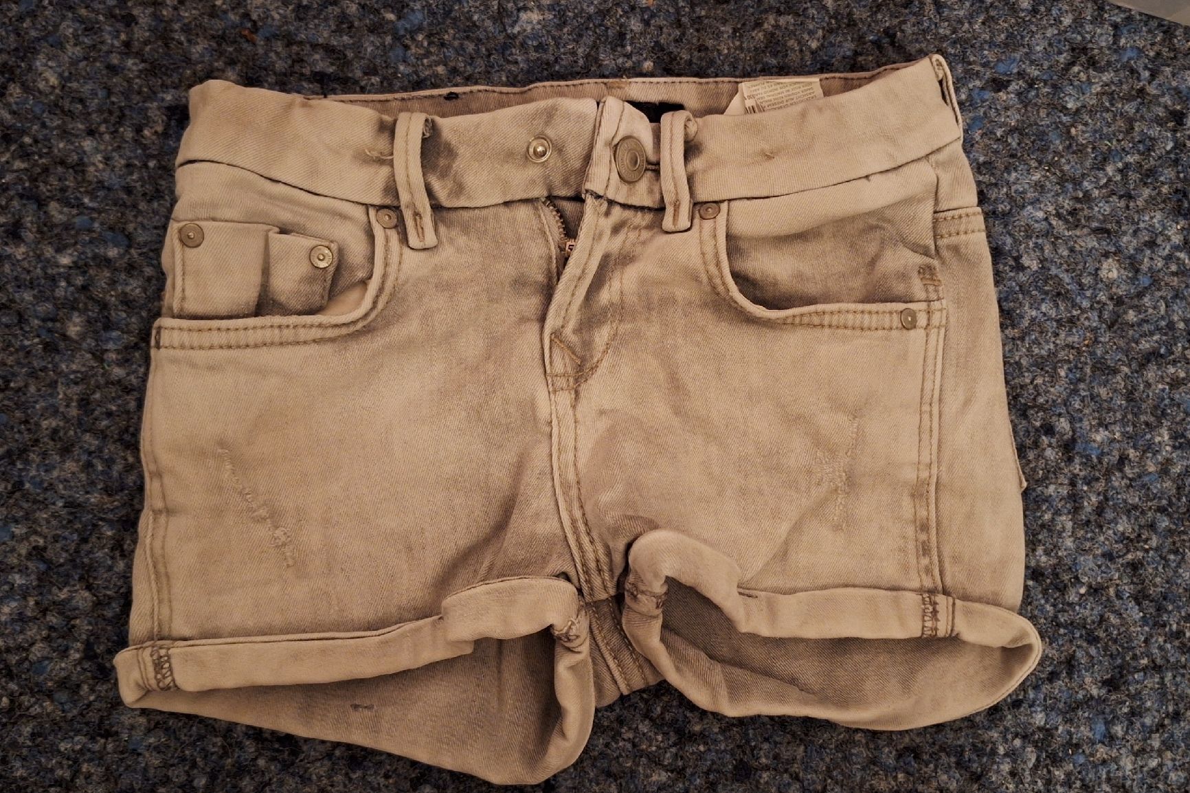 Pantaloni: Coole kurze Hose, gr 128 – Usato da Morschach venduto da son_8fqy