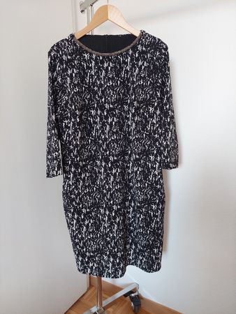 Elegantes Kleid Gr. 44 schwarz/weiss mit silberfarbigen Perl