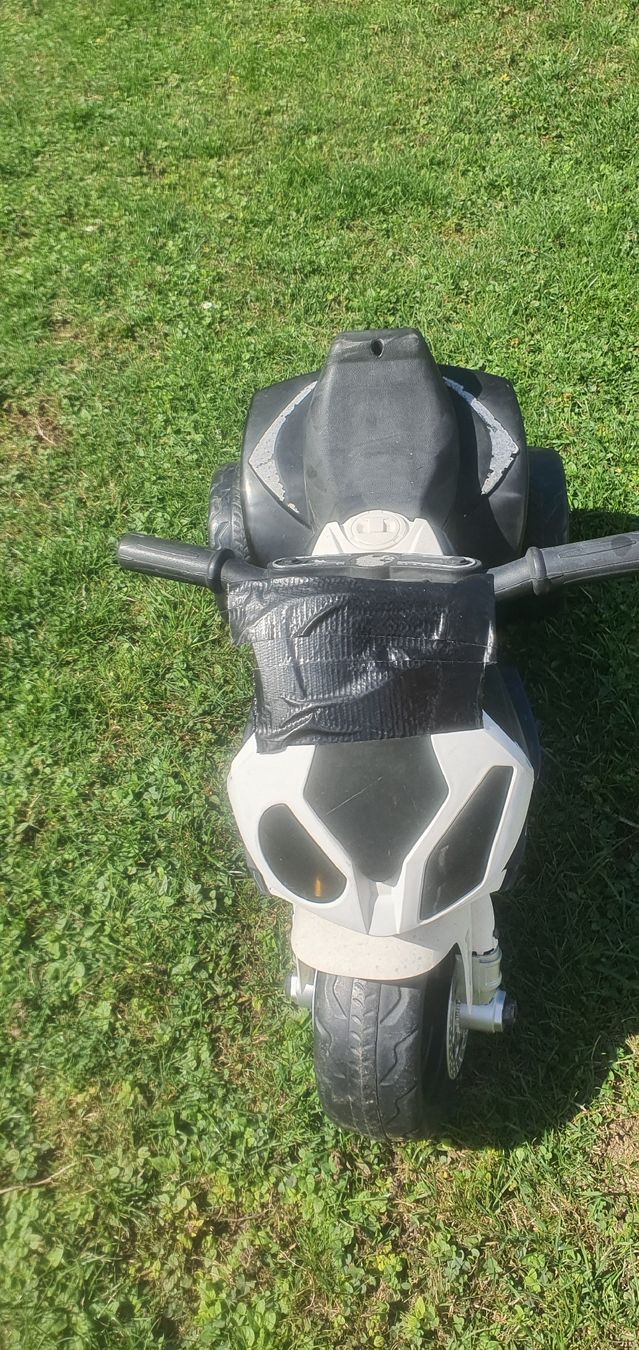 Veicoli per bambini: Kinder Elektro Motorrad gebraucht Grösse ca.50x90cm – Usato da Muri AG venduto da Jeromia 1