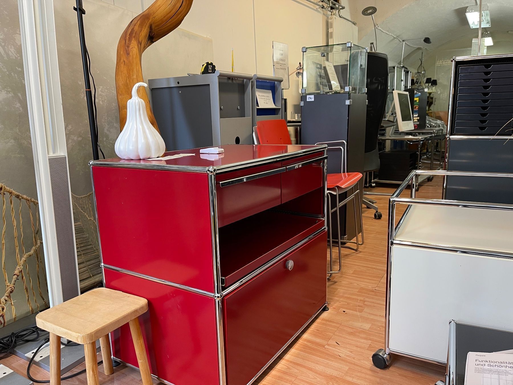 USM Cassettiere: USM Sideboard Rot Lieferung Gratis – Usato da Thun venduto da Thuno6