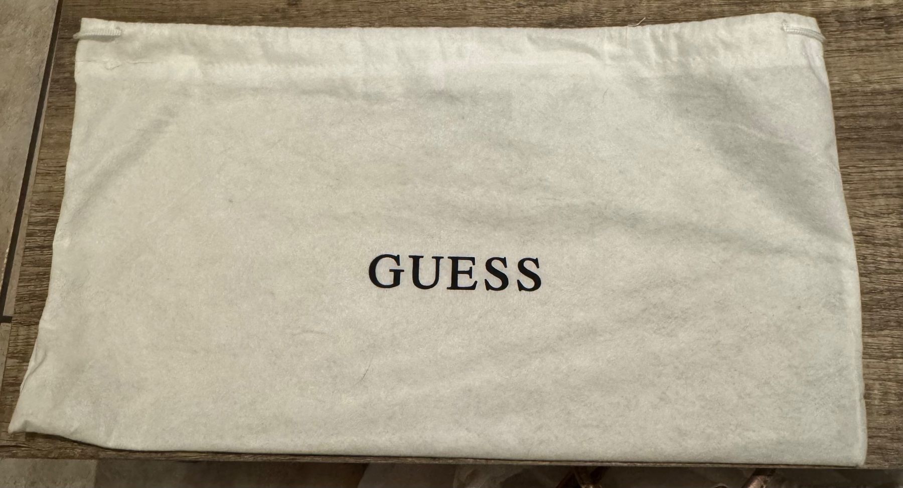 Guess Borse da donna: Sac Guess rose comme neuf – Nuovo (secondo la descrizione) da Hérémence venduto da aya_z9gs 2