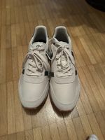 Lacoste Sneaker -  ideal für Alltag und Freizeit.
