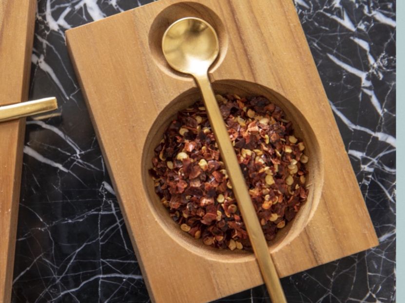 Set di piatti: Teakholz-Plank Cellar + Gold-Löffel-Set – Nuovo e nell'imballaggio originale da Bern venduto da jea_kp6h
