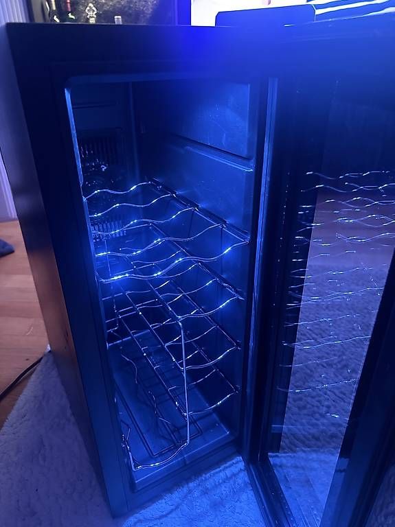 Réfrigérateurs: Mini Kühlschrank/ Weinkühler – D'occasion à Pratteln par Dani4133Pratteln 2