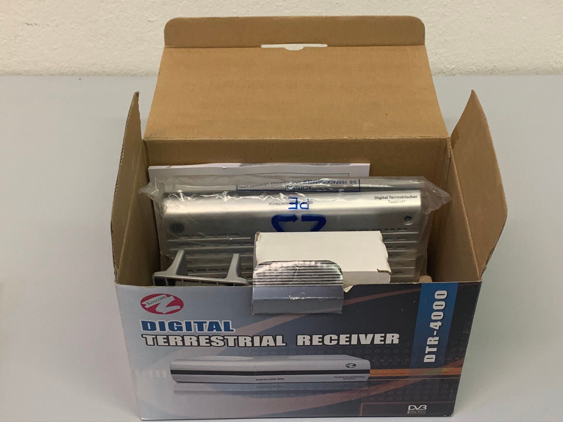 Ricevitori: Koscom DTR-4000 DVB-T Receiver – Usato da Hochdorf venduto da av-electronics 3