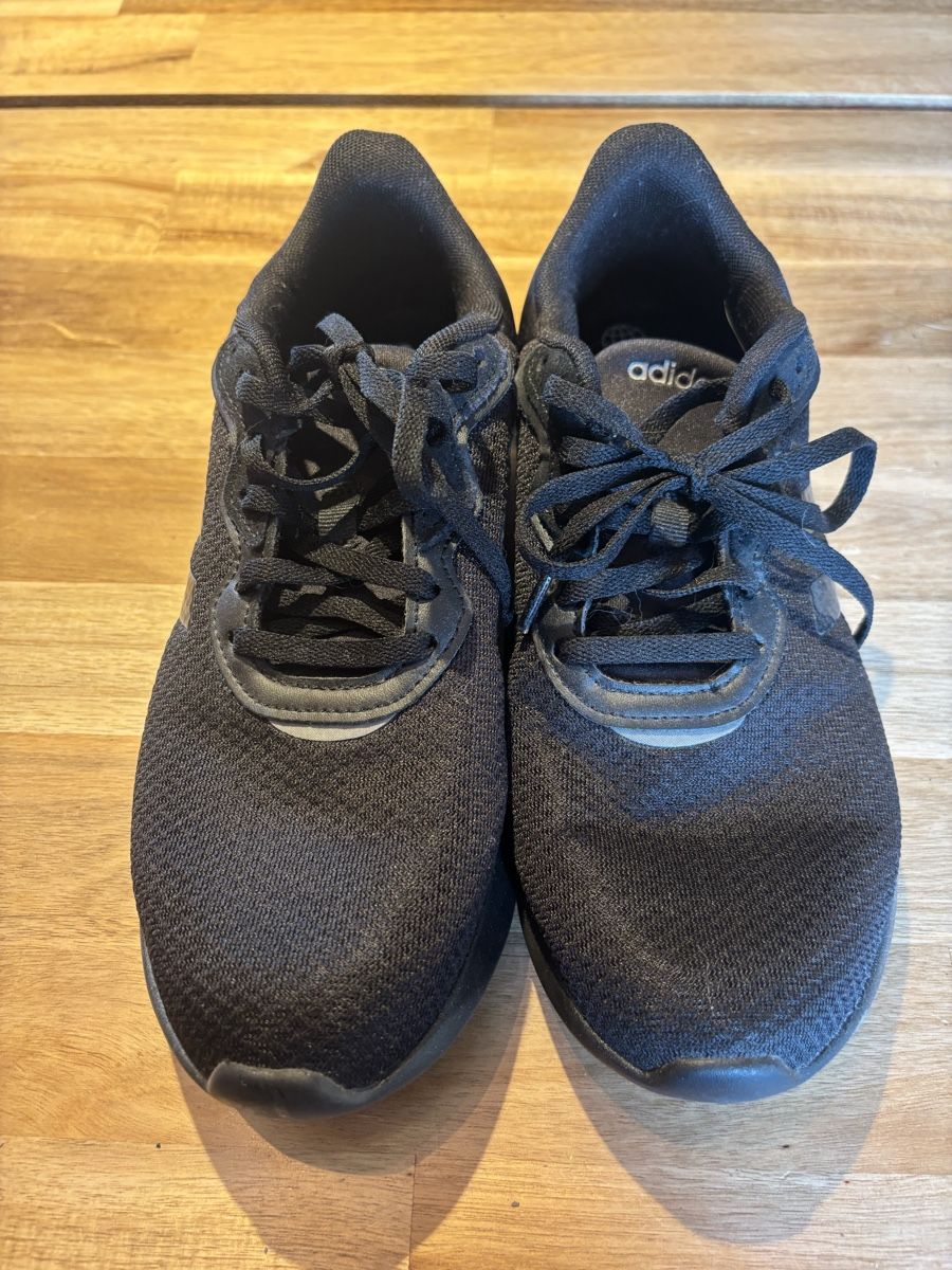 Adidas Scarpe da donna: Schwarze Adidas Cloudfoam Schuhe – Usato da Bubikon venduto da Kim1993