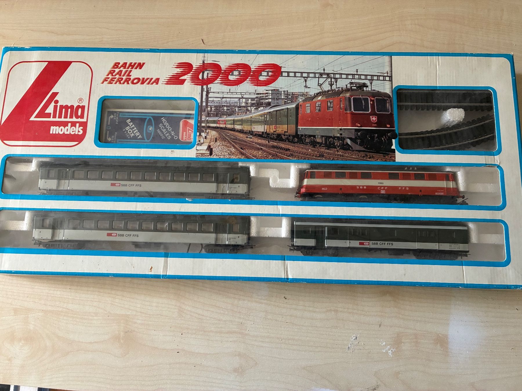 Lima Modellini di ferrovie: Lima Modelleisenbahn Set 2000 CFF H0 neuwertig – Nuovo (secondo la descrizione) da Hofstetten ZH venduto da Qwertz3