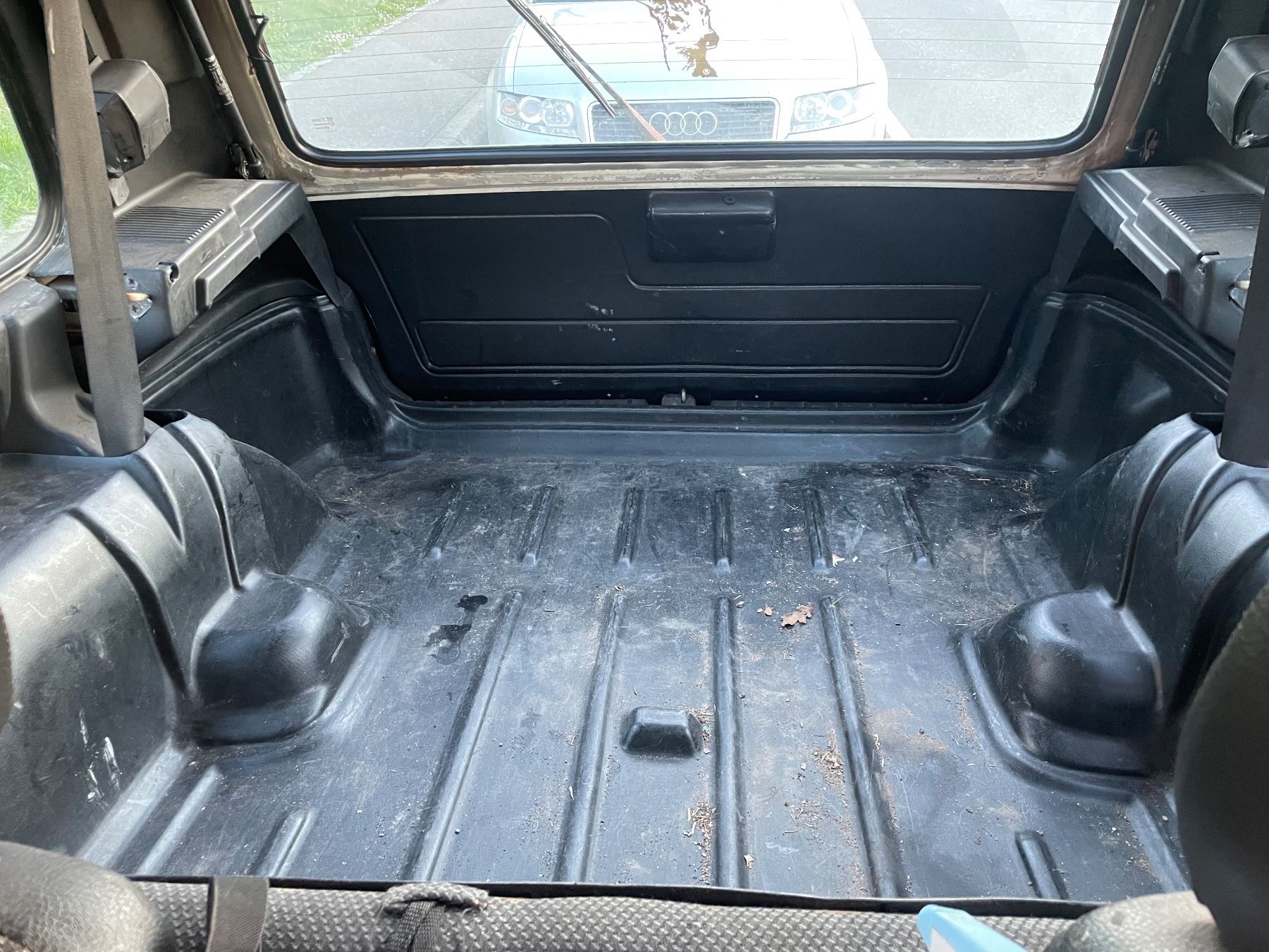 Lada Automobili: Lada Niva 23000km – Usato da Avenches venduto da sal_j62q 7