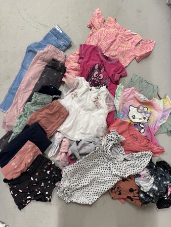 Lot pour fille 104 à 116 environ 