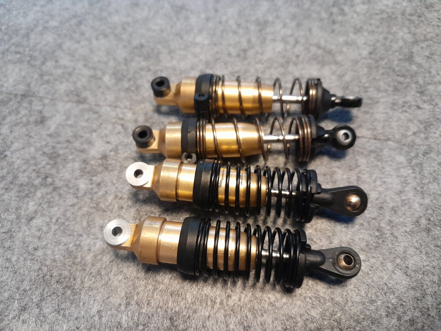 Kyosho RC Kits de montage: KYOSHO OPTIONS GOLD STOSSDÄMPFER – D'occasion à Ebnat-Kappel par MAZUKITURB0 6