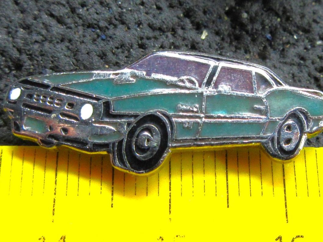 Chevrolet Plaketten & Abzeichen: CAMARO CHVY AUTO PIN ENAMEL MIT SECURITY-CLIP – Gebraucht aus Ettingen von Hausi4711 1