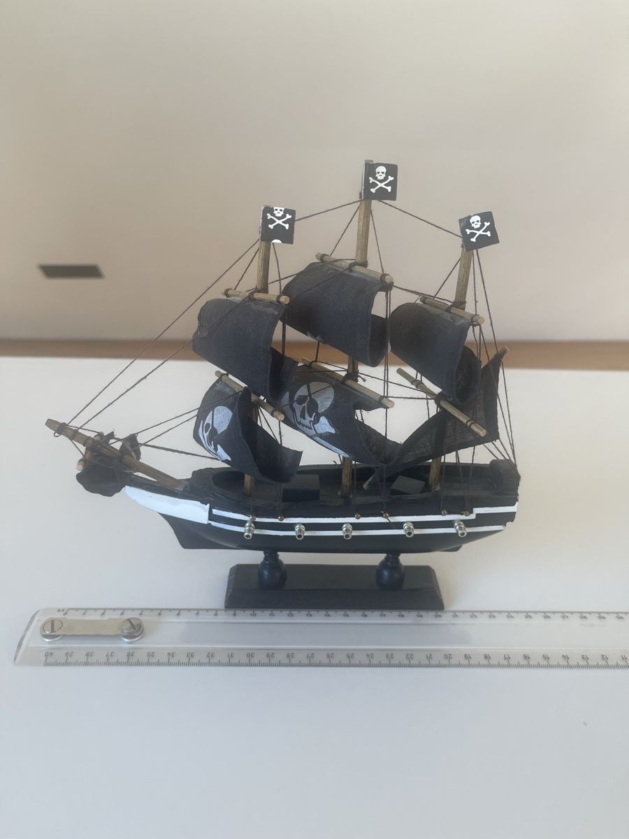 Kit di modellismo & Modellini statici: Piratenschiff mit schwarzen Segeln – Nuovo (secondo la descrizione) da Olten venduto da 54m_g7s2