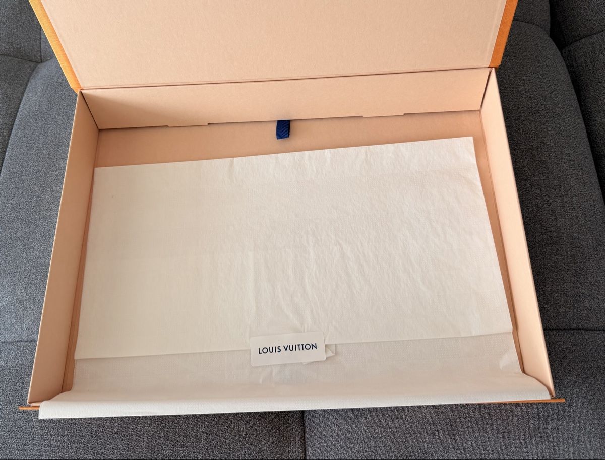 Louis Vuitton Foulards, Tücher & Schals: Original Schal Louis Vuitton mit Verpackung – Gebraucht aus Erlinsbach SO von pilz23 2